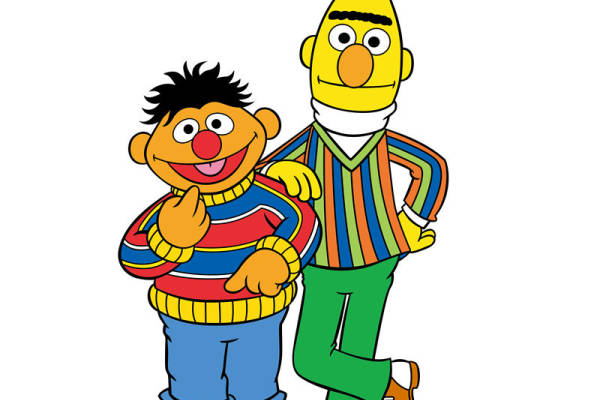 卡通风格裁片印花服装，趣味图案增添活力