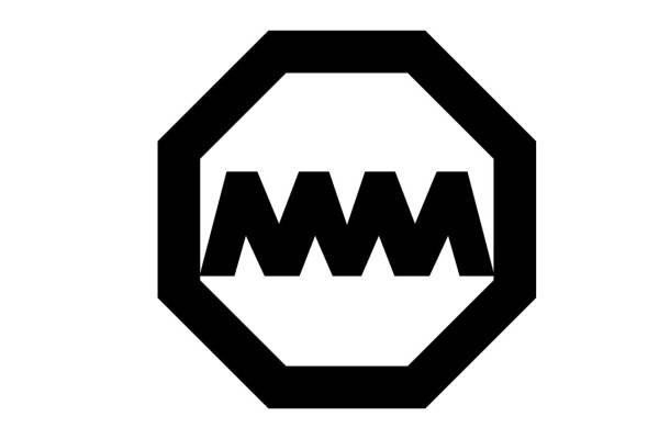 现代几何风格裁片印花服装：简约黑白设计