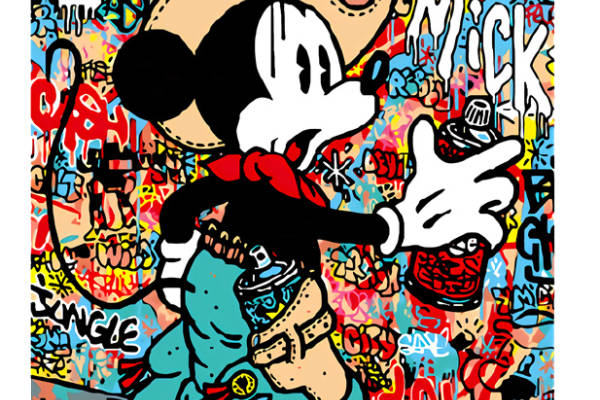 时尚街头风格裁片印花服装:个性涂鸦与卡通元素的完美结合