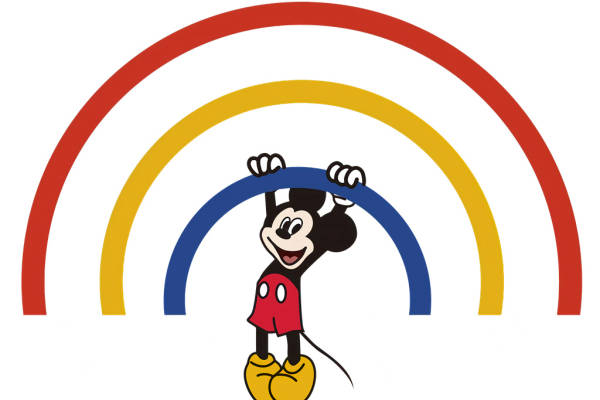 经典卡通人物裁片印花服装，彩虹元素增添活力