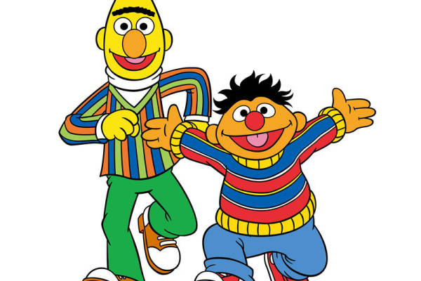 时尚卡通裁片印花服装,活泼色彩搭配,适合儿童日常穿着