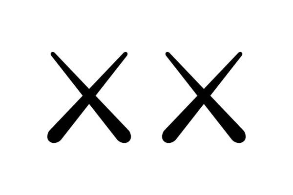 经典黑白X形裁片印花服装，打造时尚街头风格