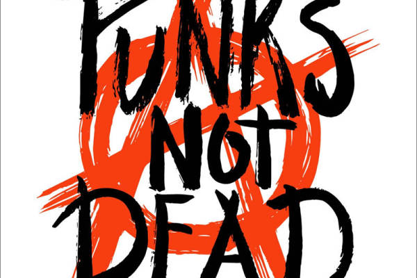 街头风格裁片印花服装：'Punk's Not Dead'时尚宣言