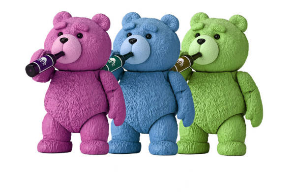 彩色裁片印花服装：创意卡通熊玩偶的时尚宣言