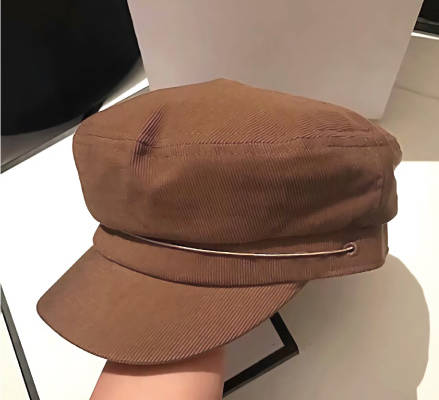 时尚复古棕色裁片印花贝雷帽,打造个性服装印花风格