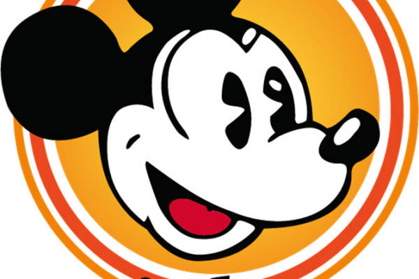 经典米奇裁片印花服装:复古与时尚的完美融合