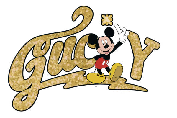 经典米奇裁片印花服装，打造时尚个性风格