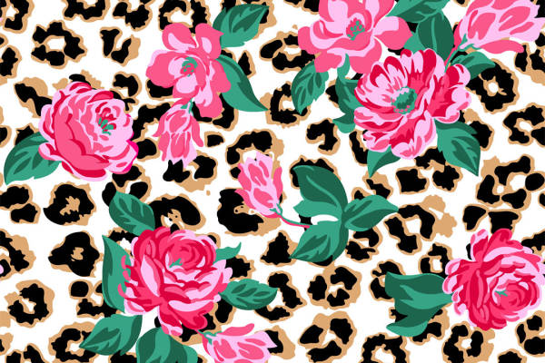 时尚潮流：豹纹背景上的粉色玫瑰服装印花