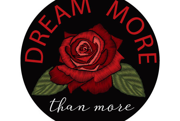 梦幻玫瑰裁片印花服装:梦想无限,风格独特