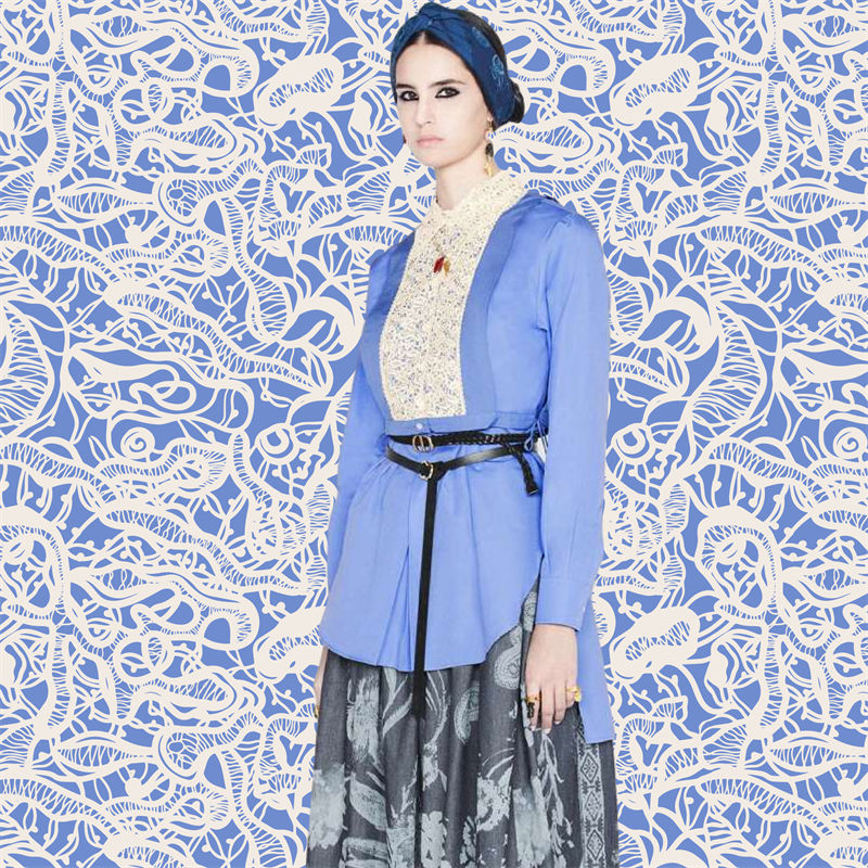 优雅蓝色花卉面料印花服装，展现独特时尚风格