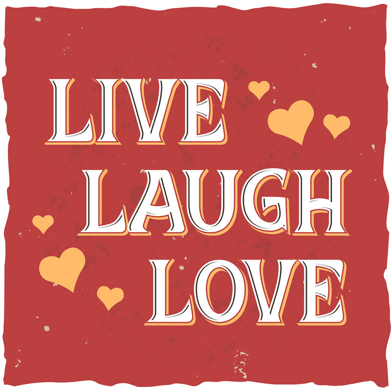 温馨鼓舞人心的裁片印花服装：'Live Laugh Love'