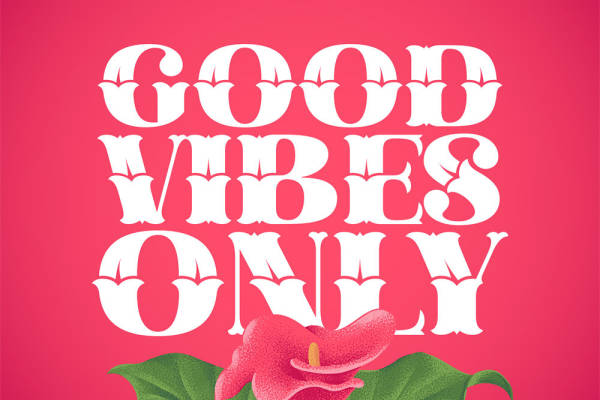 春意盎然的花卉裁片印花服装，展现独特时尚魅力