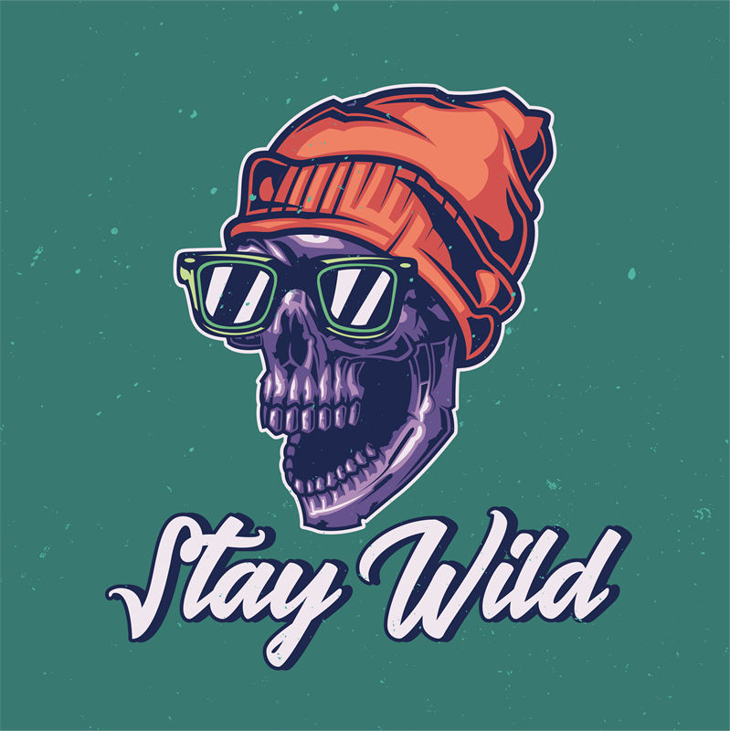 时尚街头风格裁片印花服装：骷髅头图案与'Stay Wild'口号