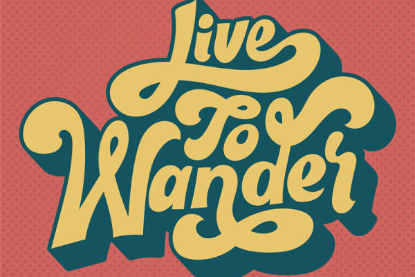 探索自由精神：裁片印花服装上的'Live To Wander'艺术