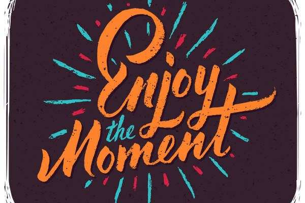 享受当下：活力四射的裁片印花服装