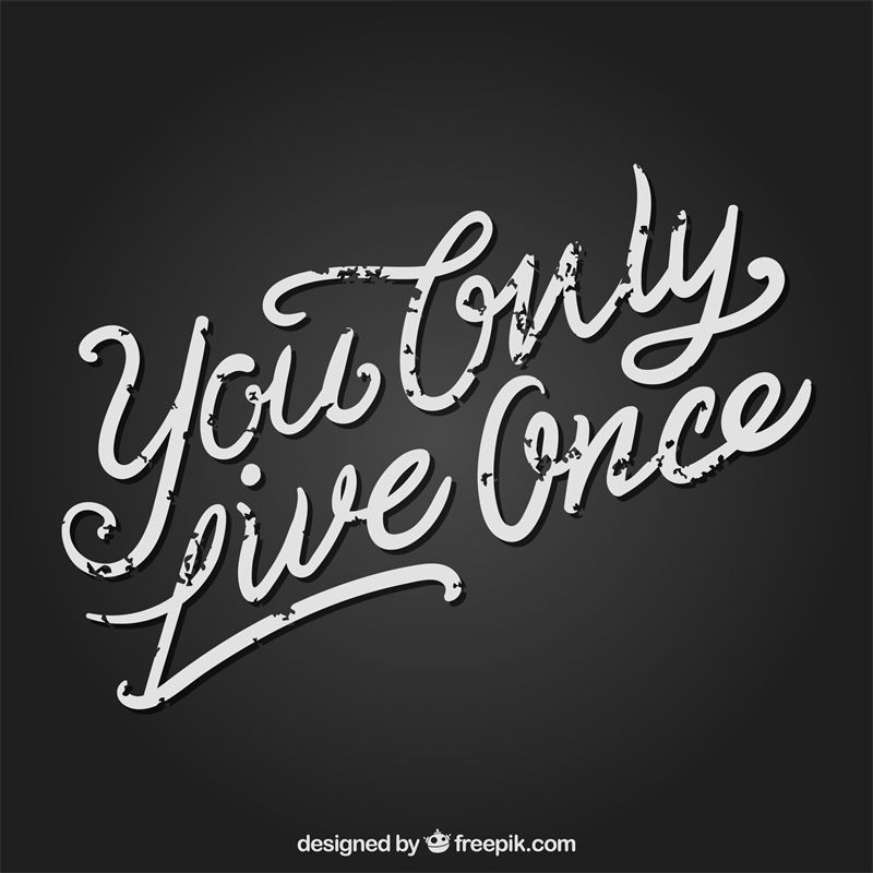 独特风格裁片印花服装：'You Only Live Once'时尚宣言