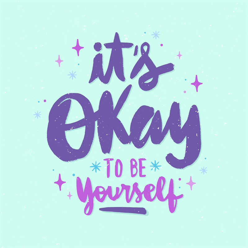 时尚个性裁片印花服装：'it's okay to be yourself'激励图案